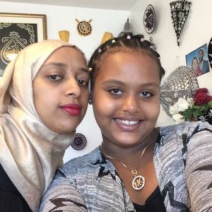 Meet your Posher, Hala